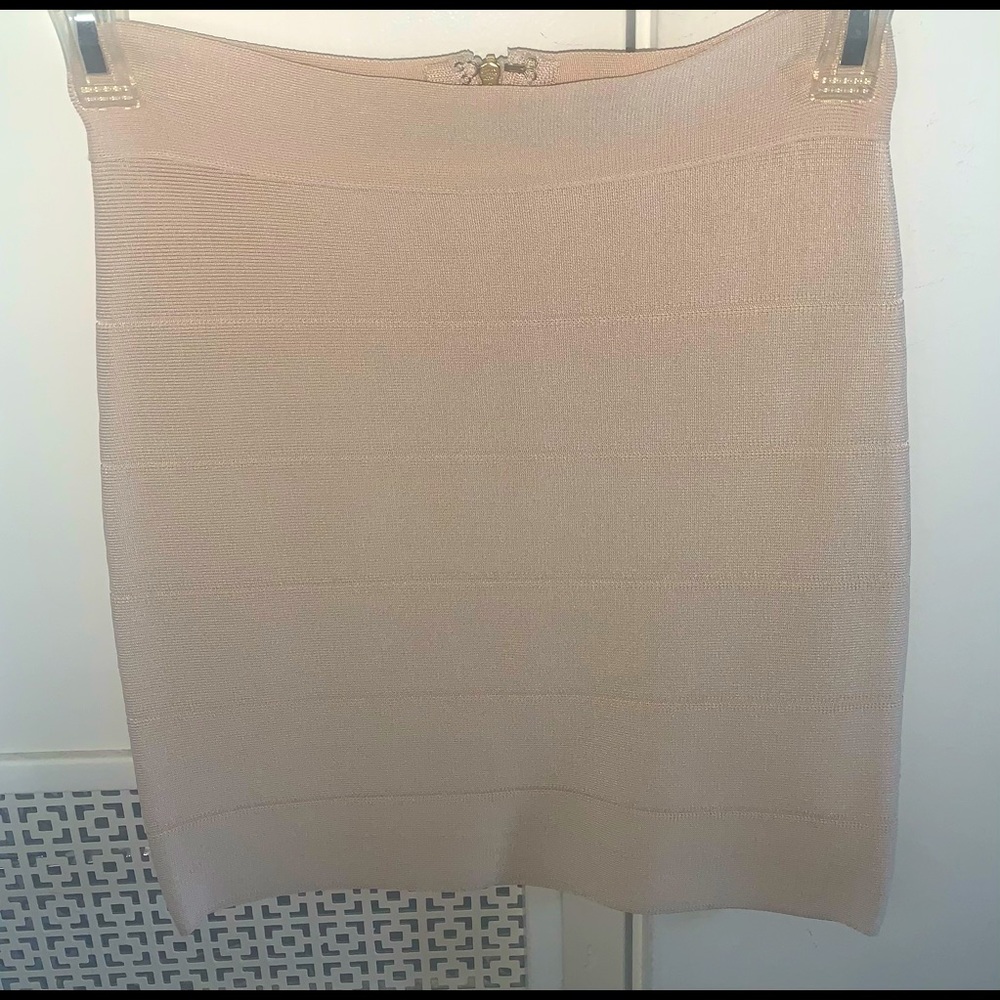 Bebe creme fitted mini-skirt